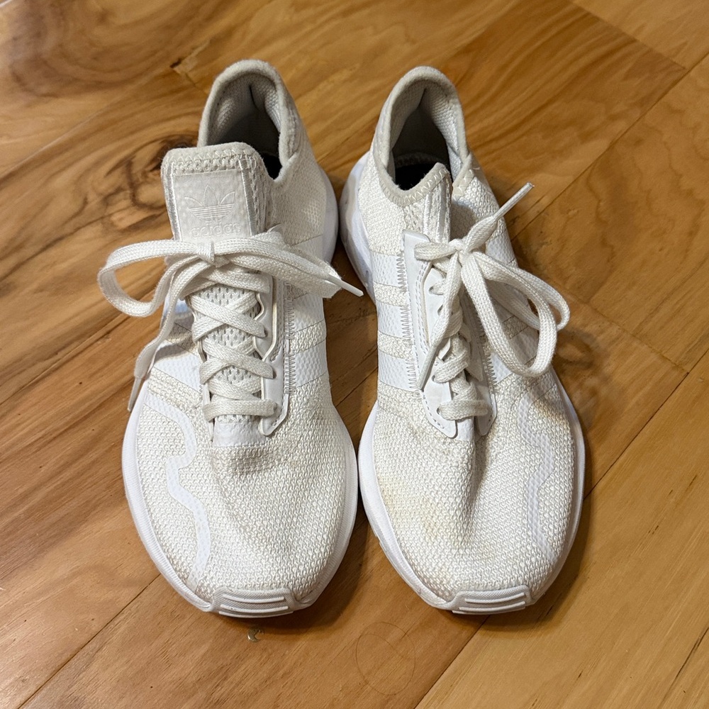 Adidas Sneakers